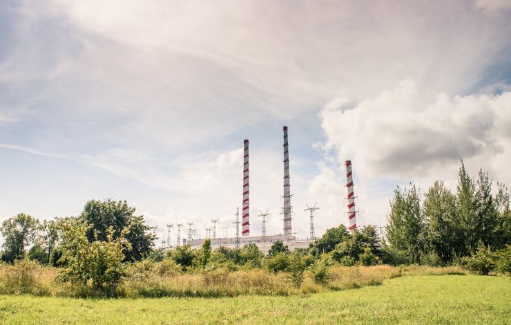 Pasirašyta sutartis dėl dviejų nenaudojamų kaminų Elektrėnų komplekse griovimo