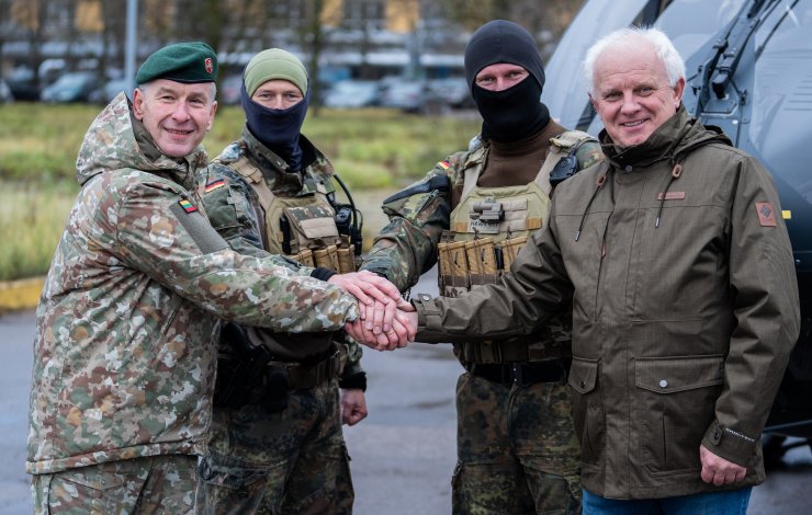Specialiųjų operacijų pajėgų pratybose TE-3 ir Lietuvos kariuomenės vadas 